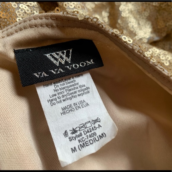 Sold 🎈Sequined open front low plunge gown gold size M - Picture 6 of 17